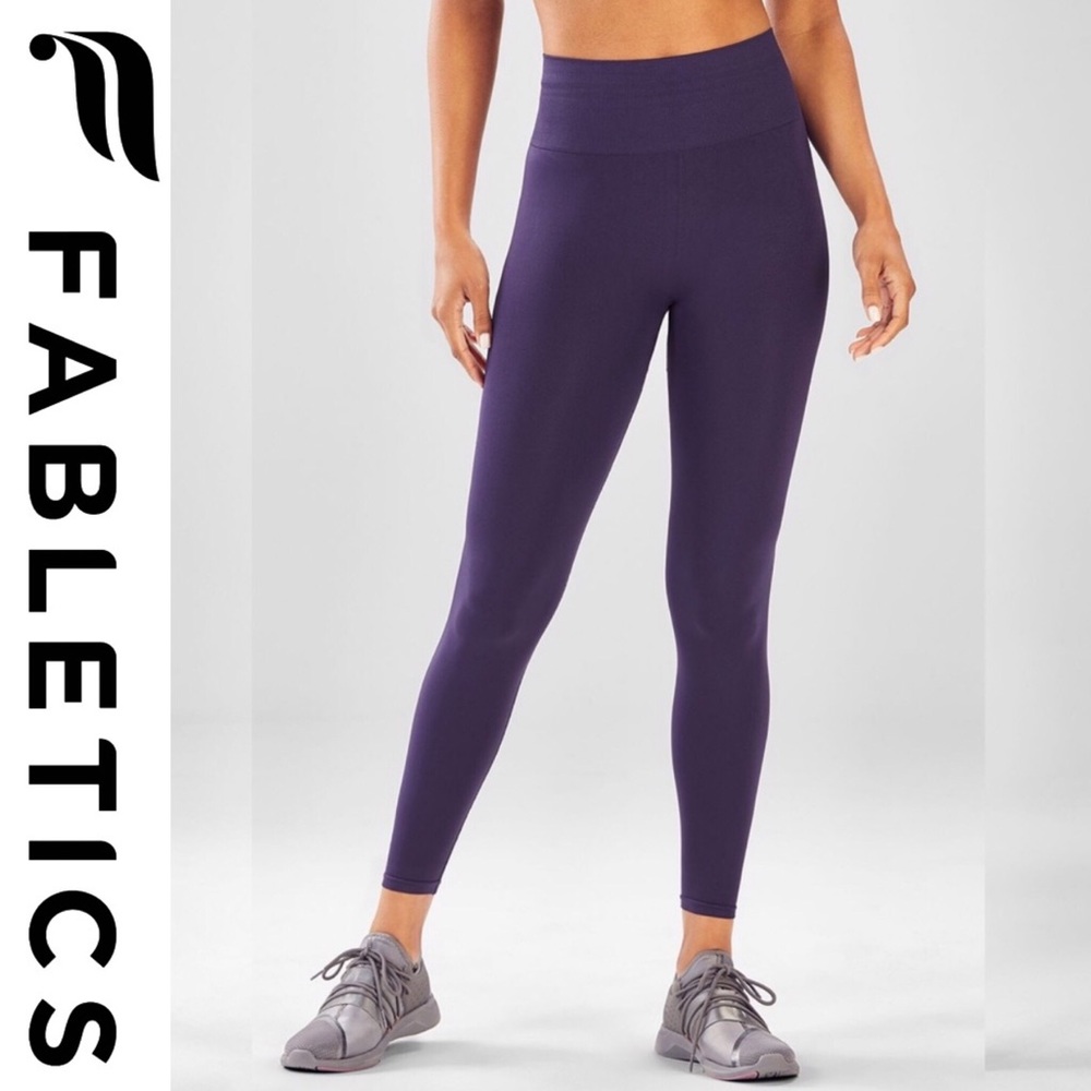Fabletics Seamless High-Waisted Solid Legging